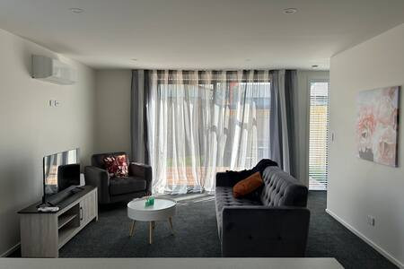 Apartment on Armagh - Unit 4 - 540 Armagh! Brand New