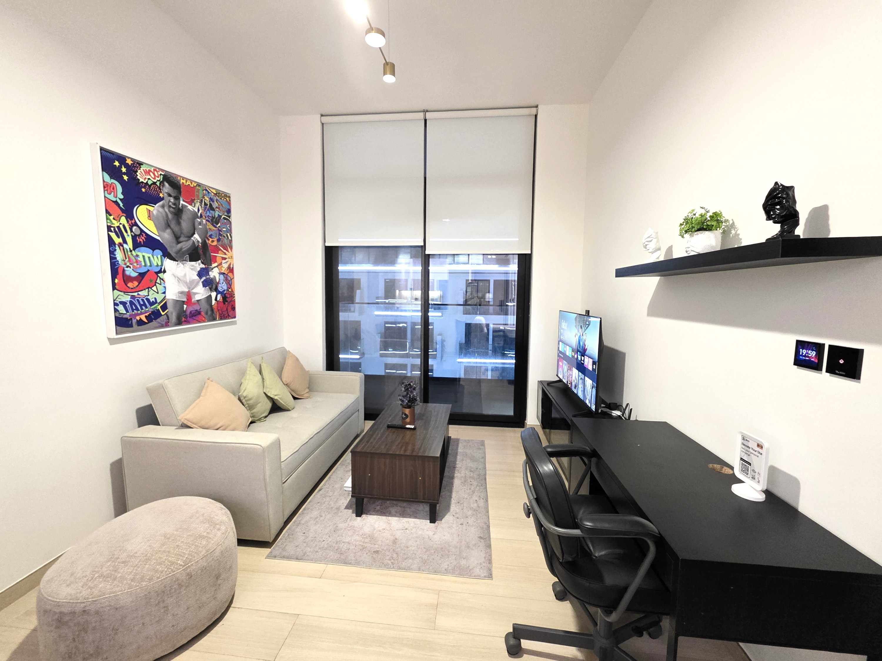 Stylish 1-Bed Haven with Scenic City Views